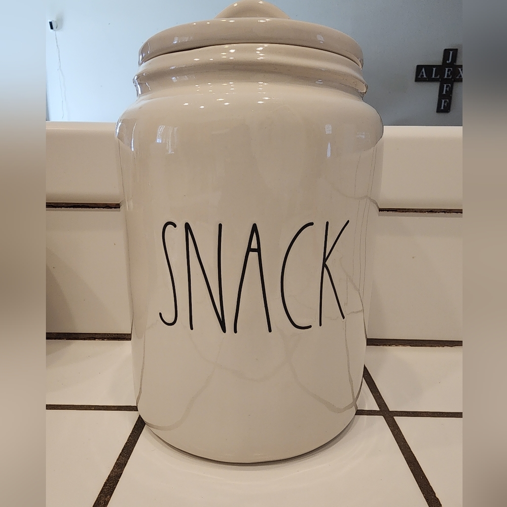 Rae Dunn snack container large